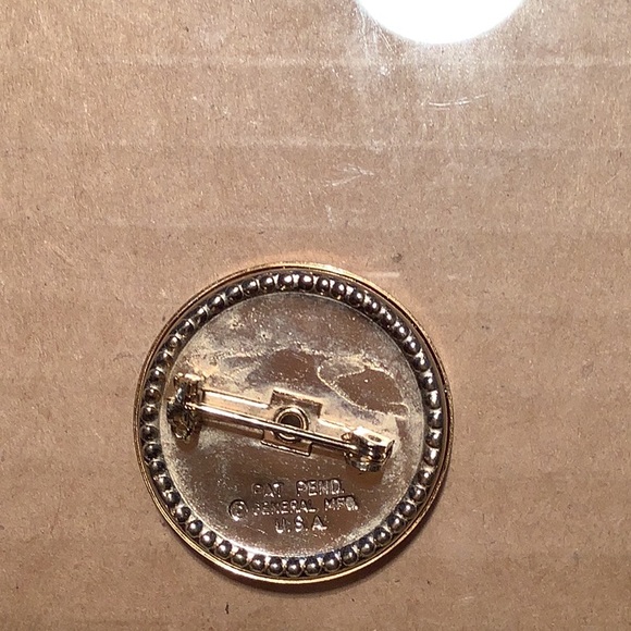 RARE 1950s Seamstress🧵 Wrist Pin, Monogrammed Mother of Pearl Magnetic for pins - Picture 2 of 3